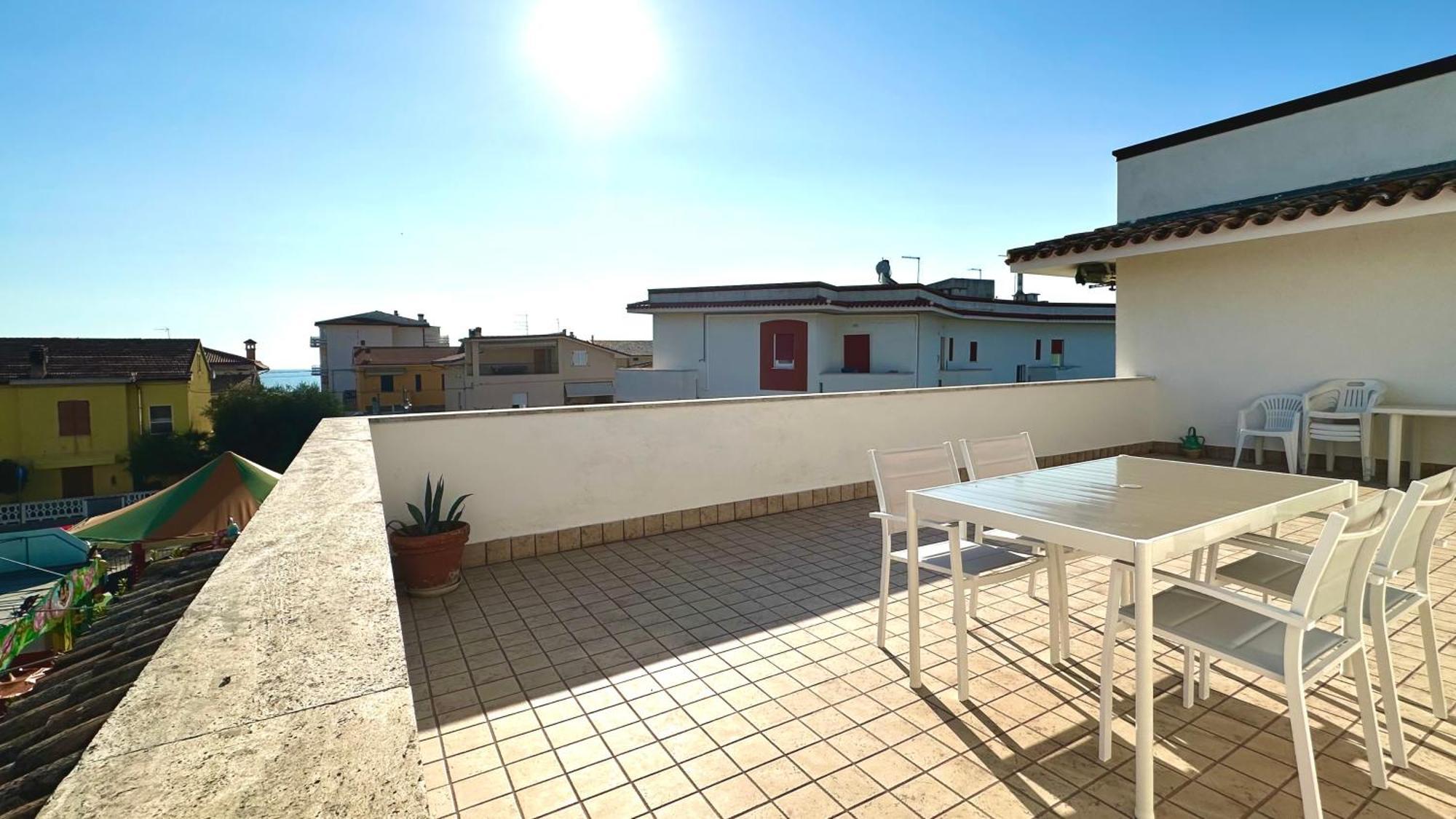 M379 - Marcelli, Trilocale Ristrutturato Con Terrazzo Vista Mare Exterior foto
