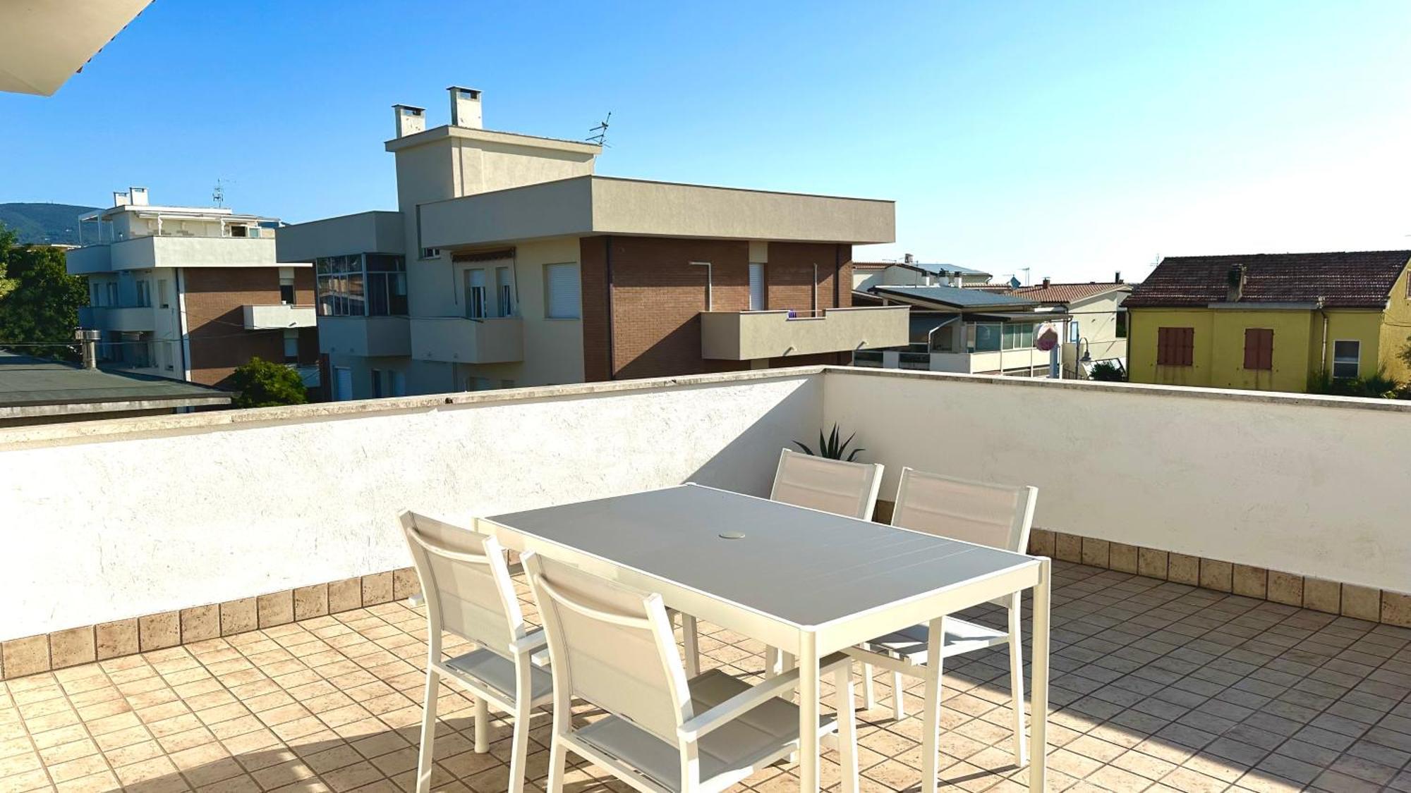 M379 - Marcelli, Trilocale Ristrutturato Con Terrazzo Vista Mare Exterior foto