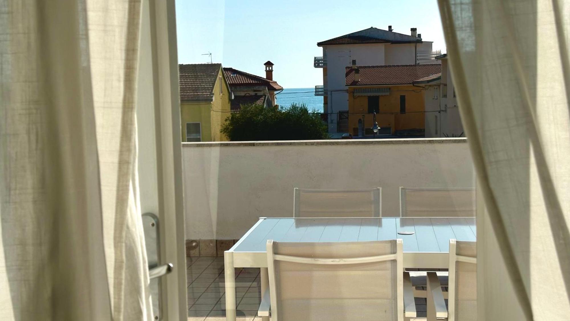 M379 - Marcelli, Trilocale Ristrutturato Con Terrazzo Vista Mare Exterior foto
